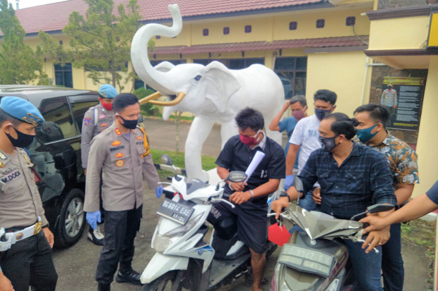 Diduga Dendam Lama,...