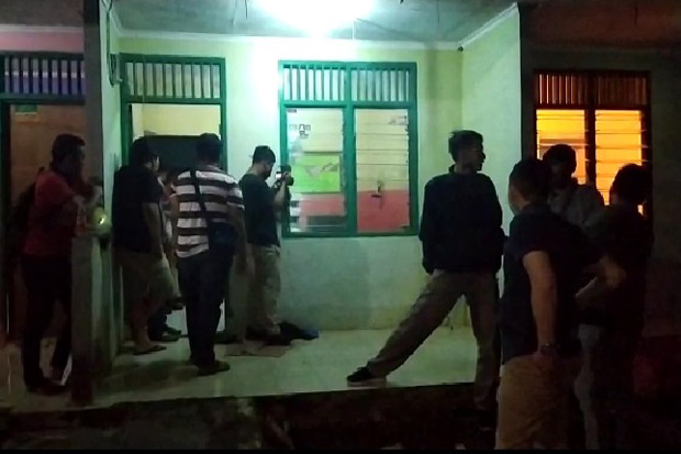 Polisi Gerebek Rumah...