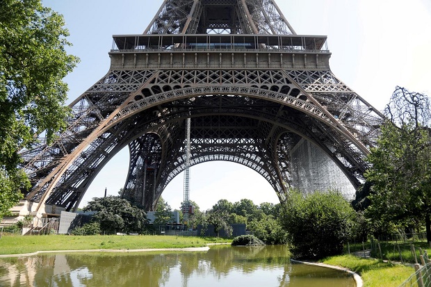Teras Menara Eiffel...