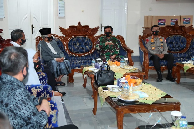 Panglima TNI Imbau Pesantren...