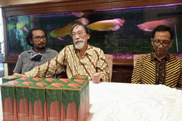 Buah Merah Diklaim Bermanfaat...