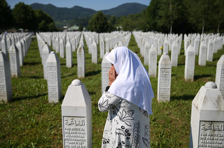 Warga Bosnia Kenang...