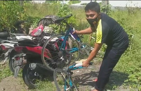 Hindari Jalan Rusak,...