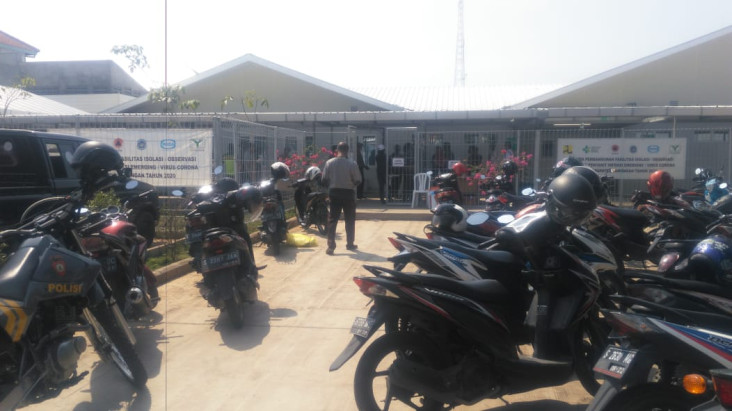 Keluarga Datangi RSD...