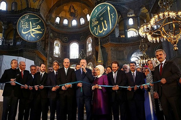 Salat Pertama di Hagia...