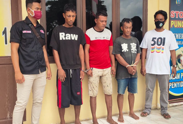 Bawa Sabu, Tiga Pria...