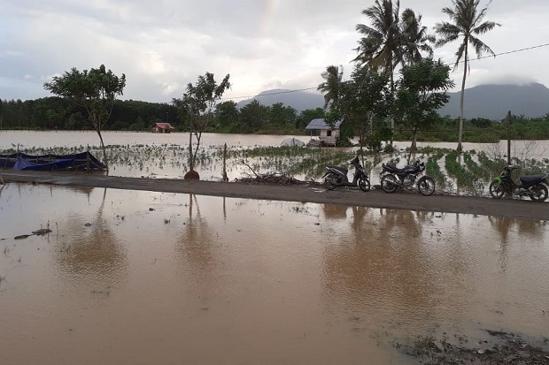 Banjir Bandang Terjang...