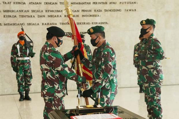 Panglima TNI Pimpin...