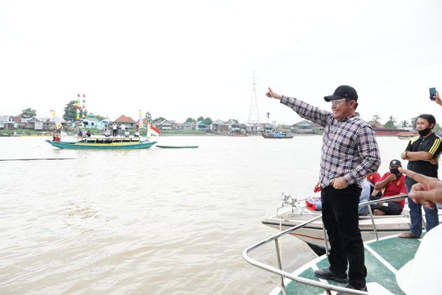 Gubernur Herman Deru...