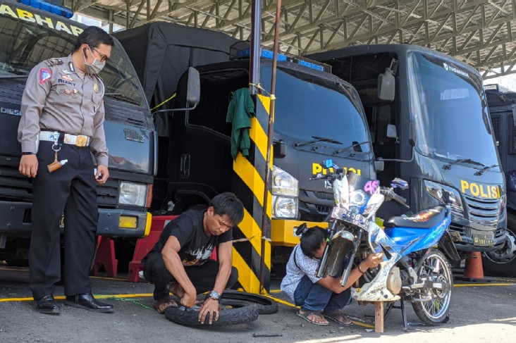 Tilang Ratusan Pelanggar,...