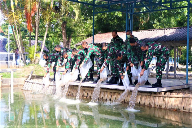 100.000 Benih Ikan Ditabur...