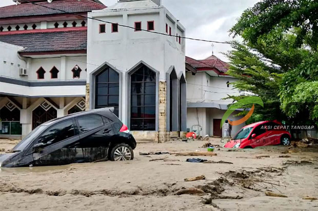 Pasca-Banjir, Telkomsel...