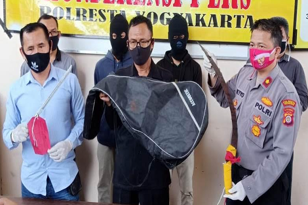 Bawa Sajam Diduga untuk...