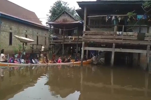 Belasan Murid SD Tetap...