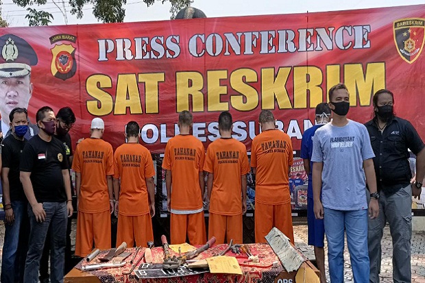 5 Pria Tengah Baya di...