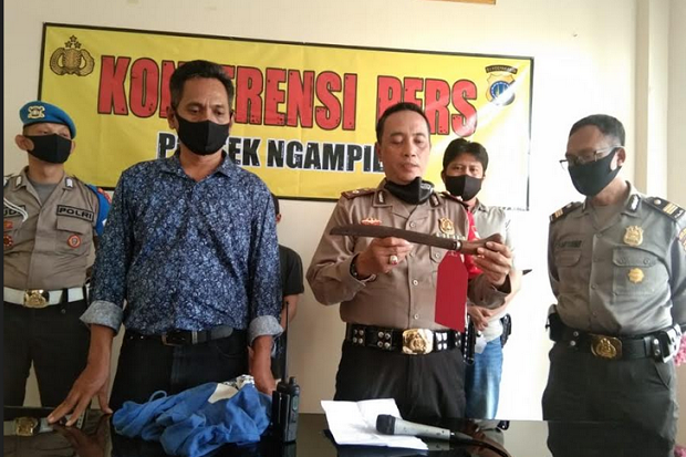 Mabuk dan Bawa Golok,...