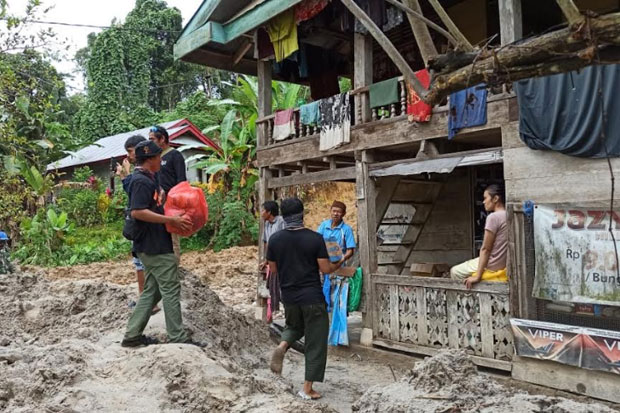 Korban Banjir Bandang...