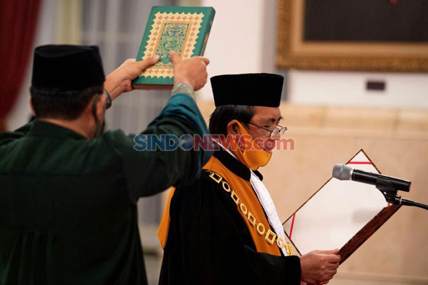 Foto Bareng Pengacara...