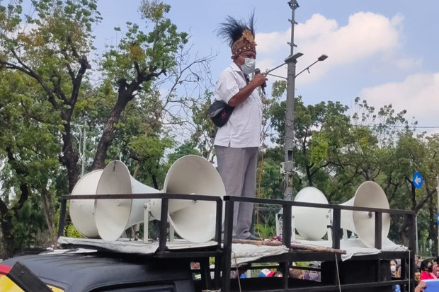 Warga Papua Pertanyakan...
