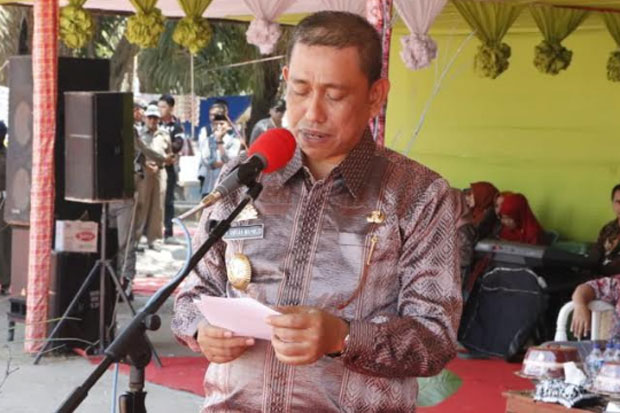 Kepala Desa yang Cium...