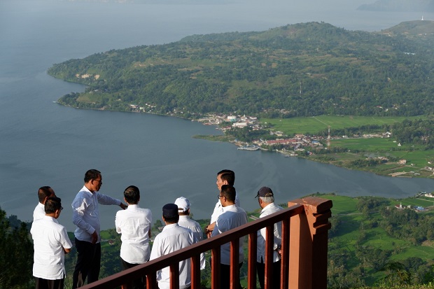 Mau ke Danau Toba Silahkan,...