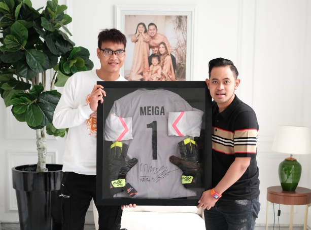 Dilelang, Jersey Kurnia...
