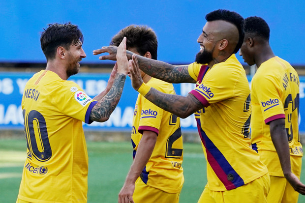 Barcelona Hancurkan...