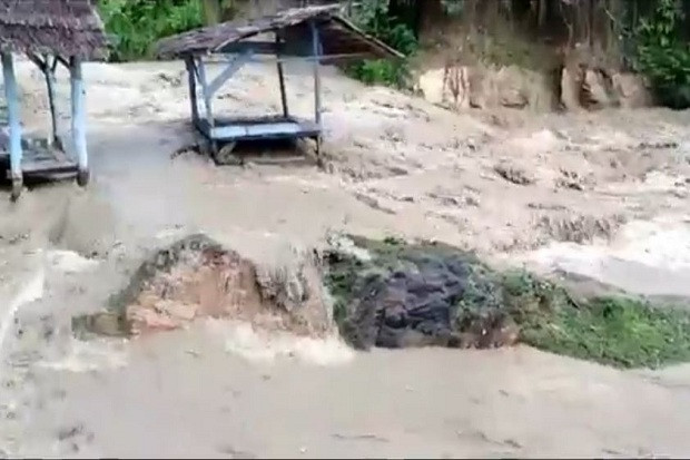 Mengerikan, Banjir Bandang...