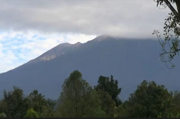 Gunung Api Raung Erupsi,...
