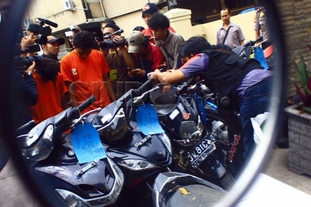 Curi Motor Tetangga,...