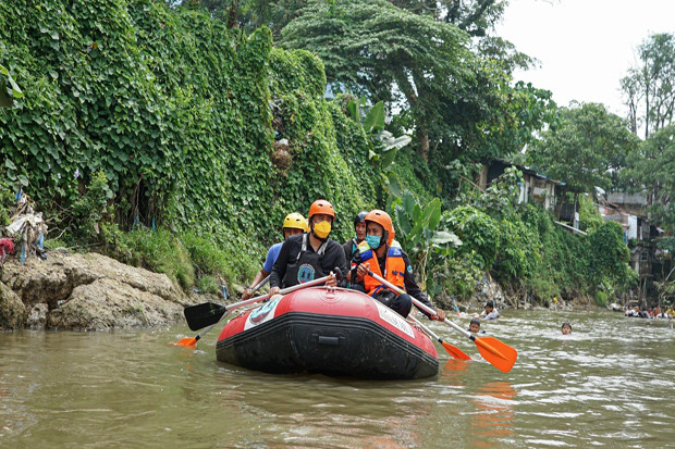 Warga Di Bantaran Sungai...