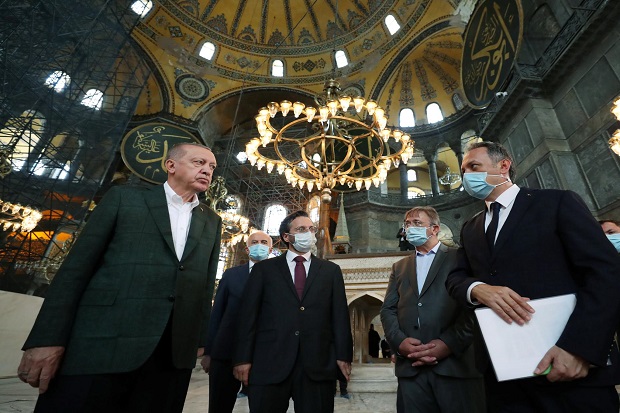 Erdogan Lakukan Kunjungan...