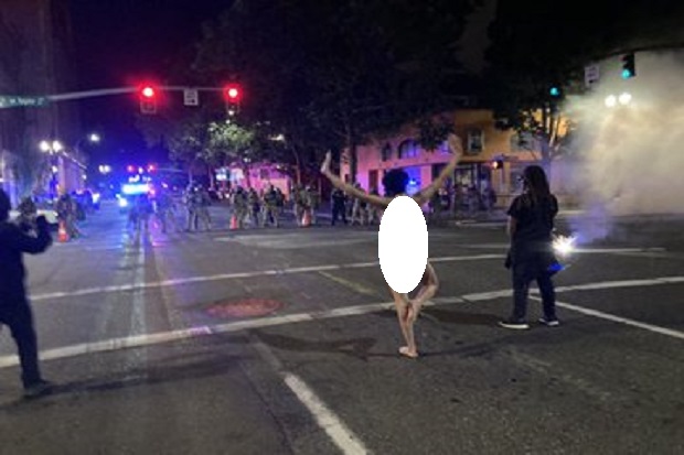 Viral, Demonstran Wanita...