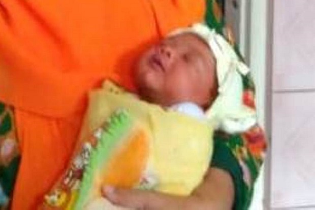 Identitas Ibu Tinggalkan...