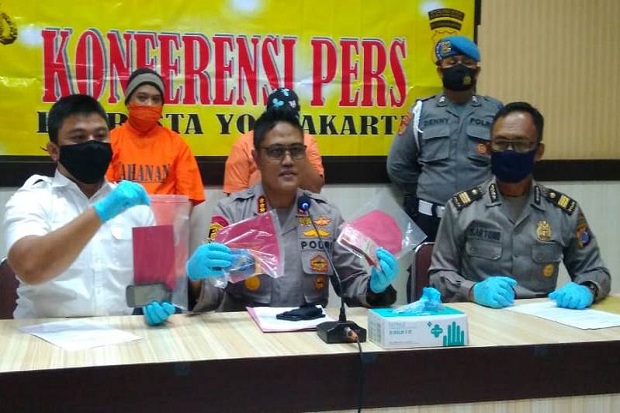 Catut Nama Gubernur...