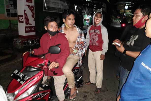 Sekelompok Pemuda Mabuk...