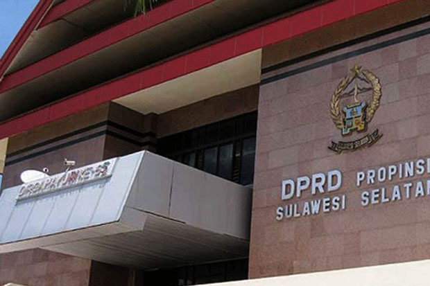 Di Hadapan Dewan, Gubernur...