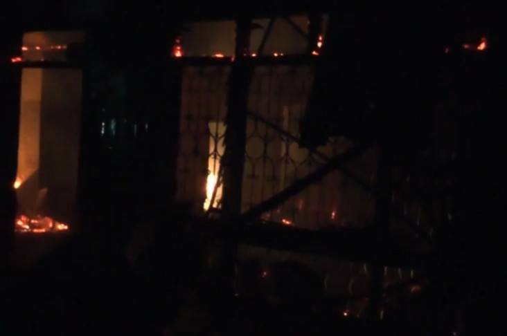 Tujuh Rumah Ludes Terbakar,...