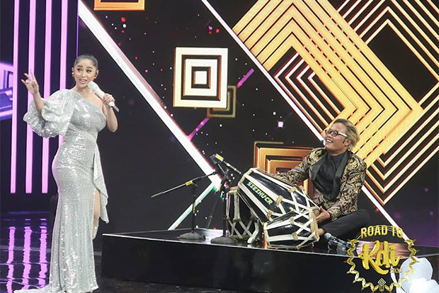 Viral! Dewi Perssik...