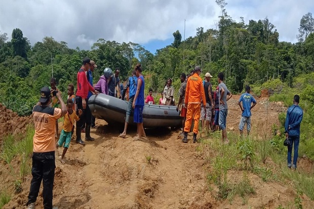 Buaya Terkam dan Seret...