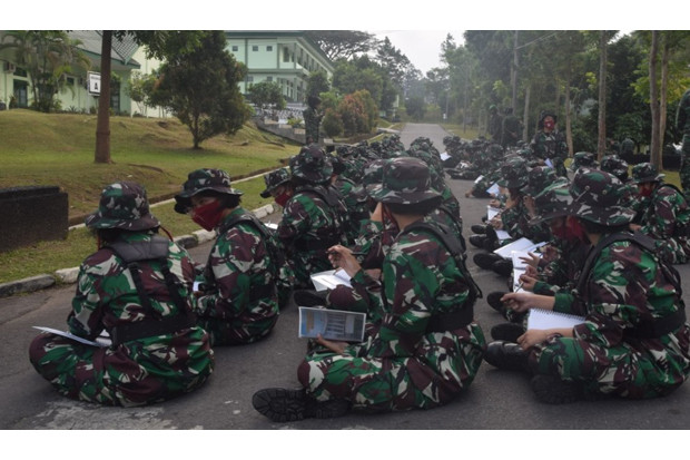 Ratusan Mahasiswa Unhan...