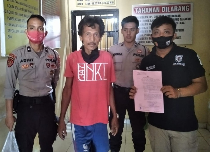 Tiduri Anak Tiri Dua...