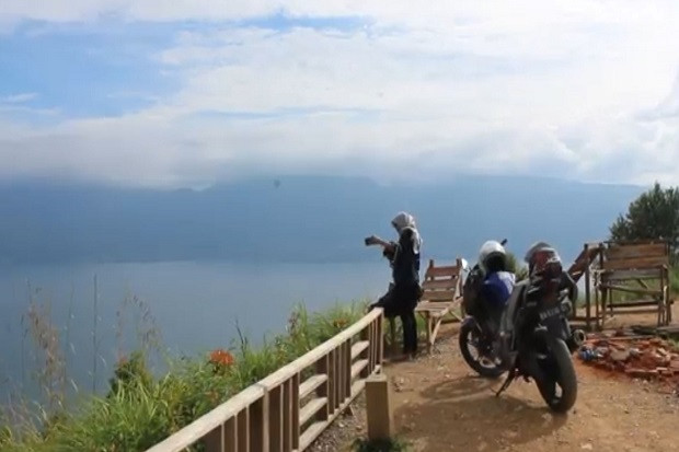 Menikmati Eksotika Danau...