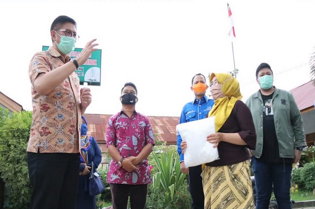 Warga Kota Padang Dukung...