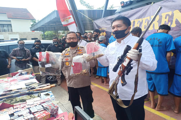 Buat Senpi Berburu Ilegal,...