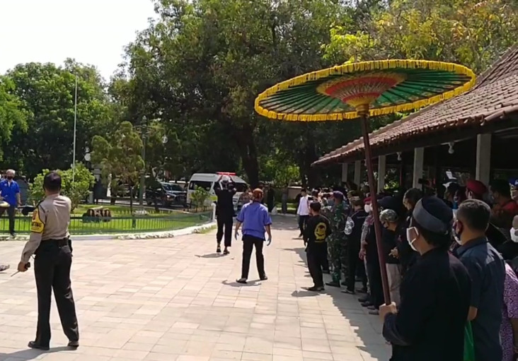 Kedatangan Jenazah Sultan...