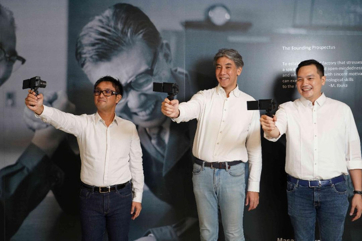 Sony Resmi Hadirkan...