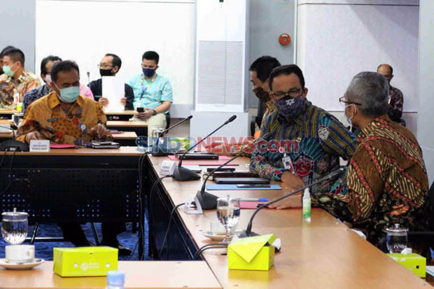 Anies Usul PLN Pasang...