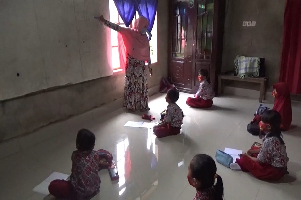 Luar Biasa, Guru di...