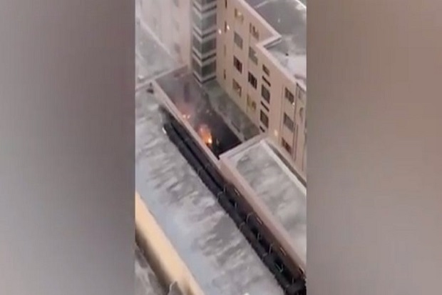 China Bakar Dokumen...